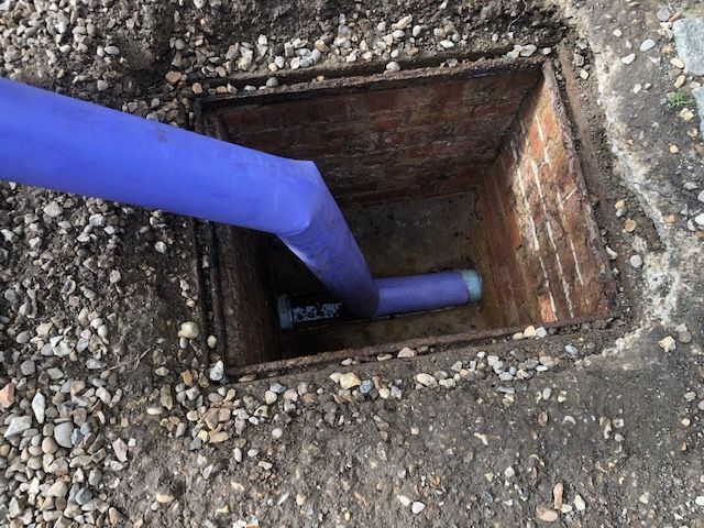 Pipe liner for fixing a damaged drain pipe