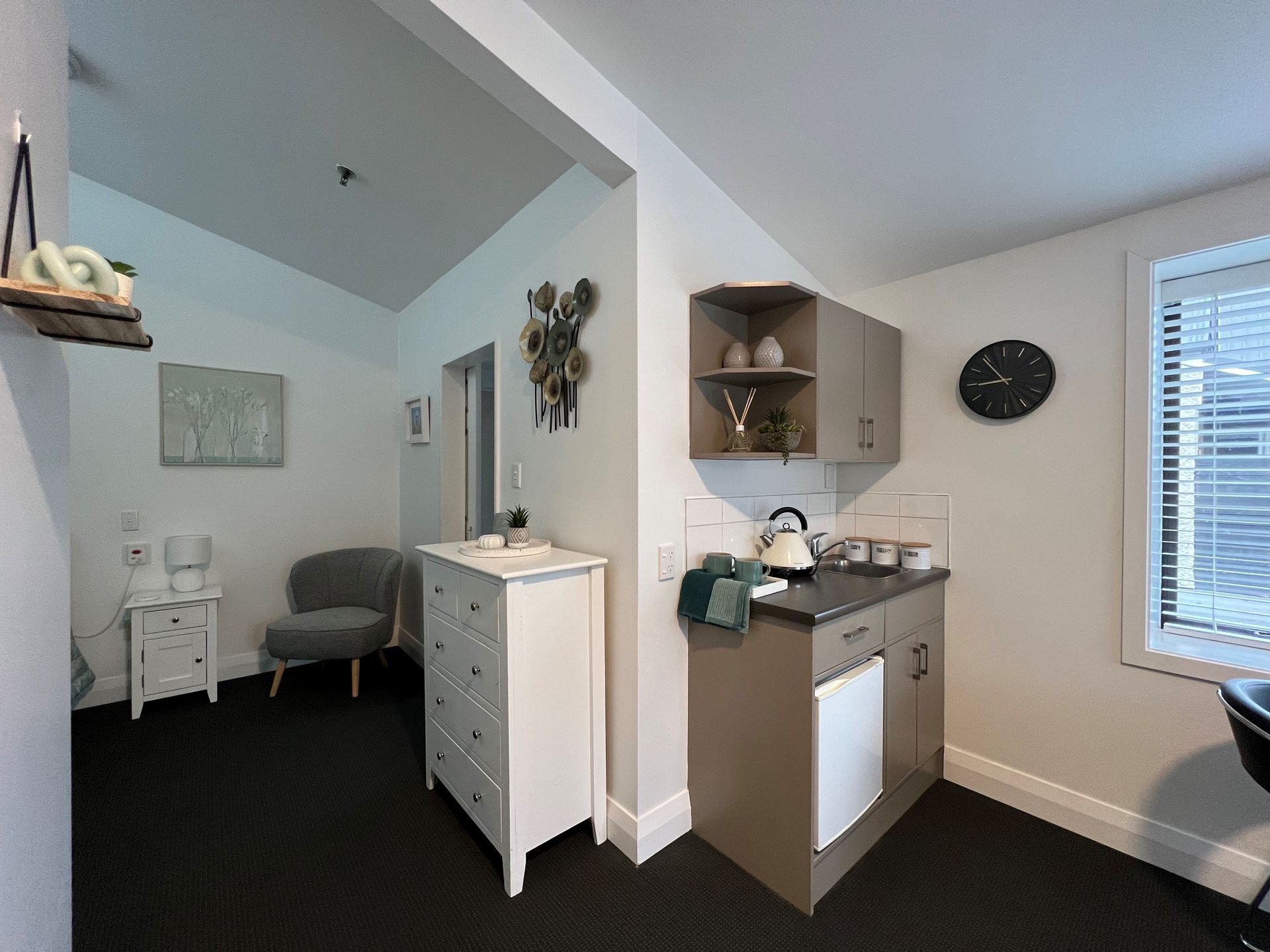 There is a small kitchen in the middle of the room.