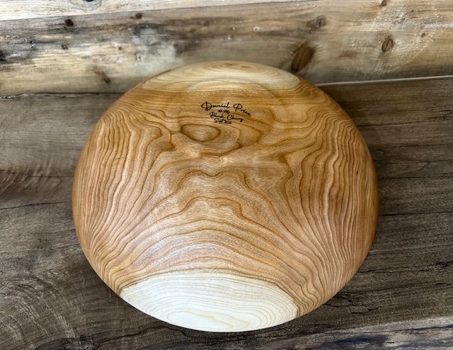 bottom of salad bowl Bottom of salad bowl