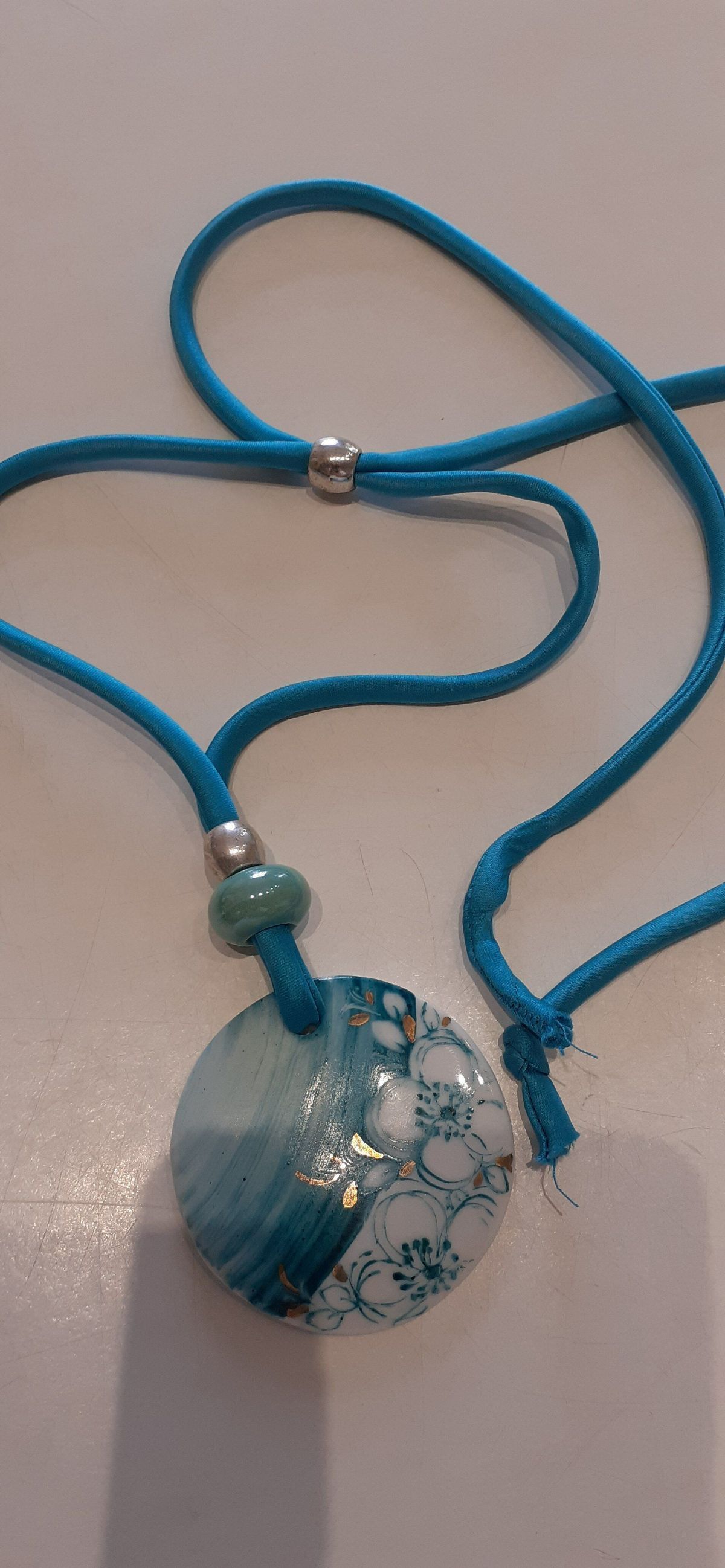 collana doppio filo con ciondolo in ceramica