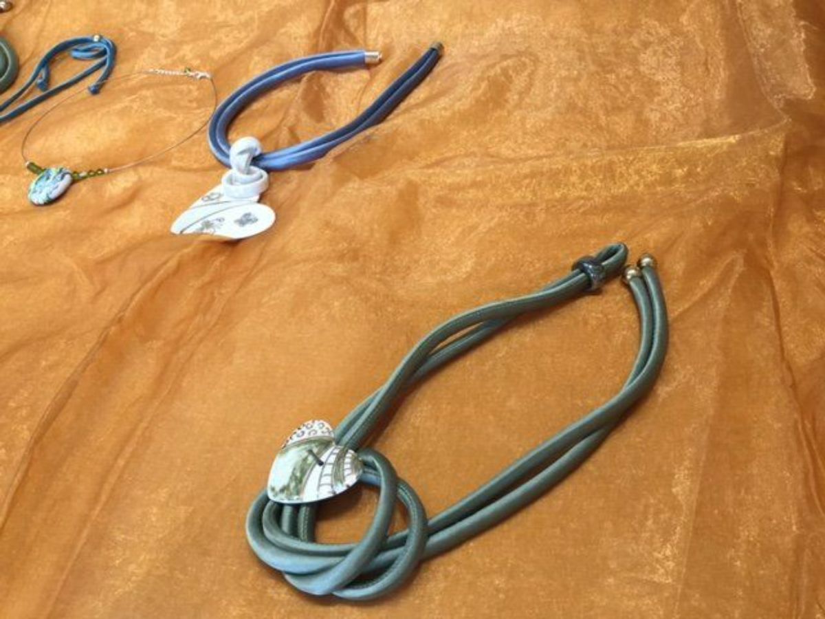 bijoux ceramica decorata a mano