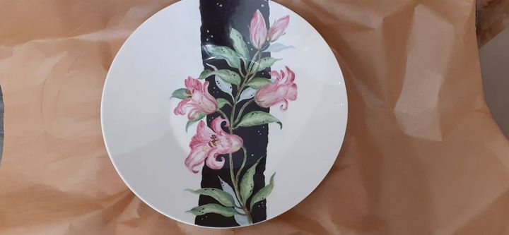 piatto in ceramica decorata a mano