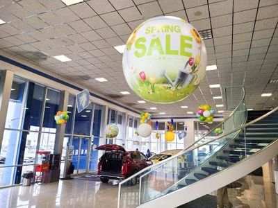 COLONNE LUXE OR NOIR  Car dealership, Ballon, Dealership