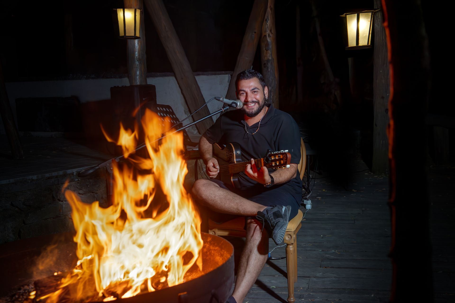 İskele'de ateş başı Tolga ile canlı müzik