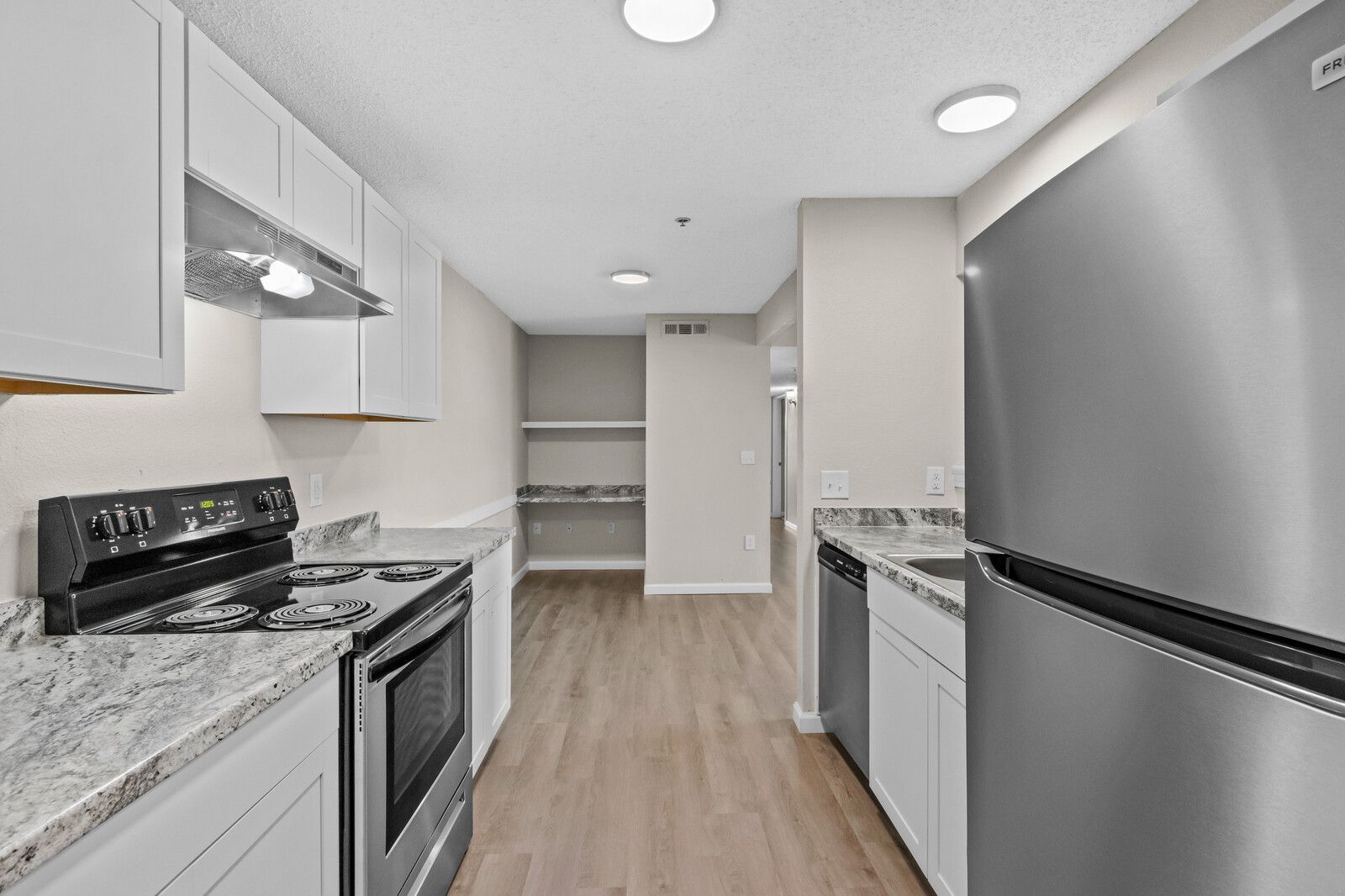 the heights on oak kitchen