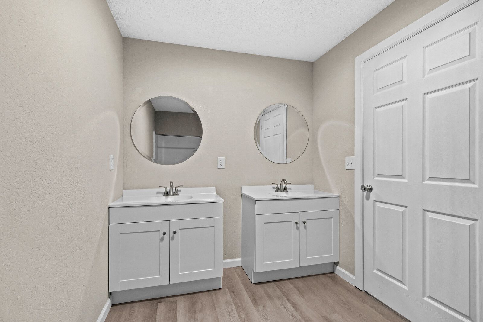 the heights on oak kitchen