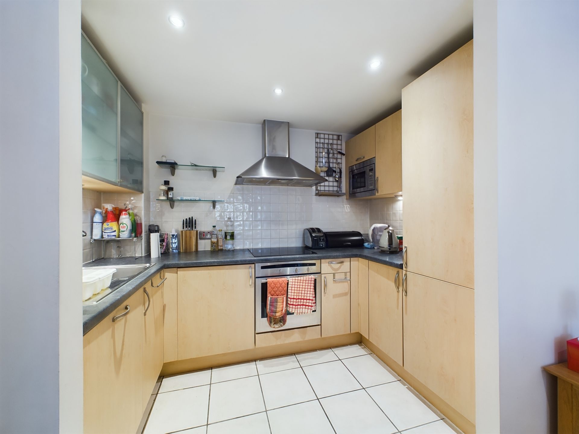 kitchen furnished flat to rent reading