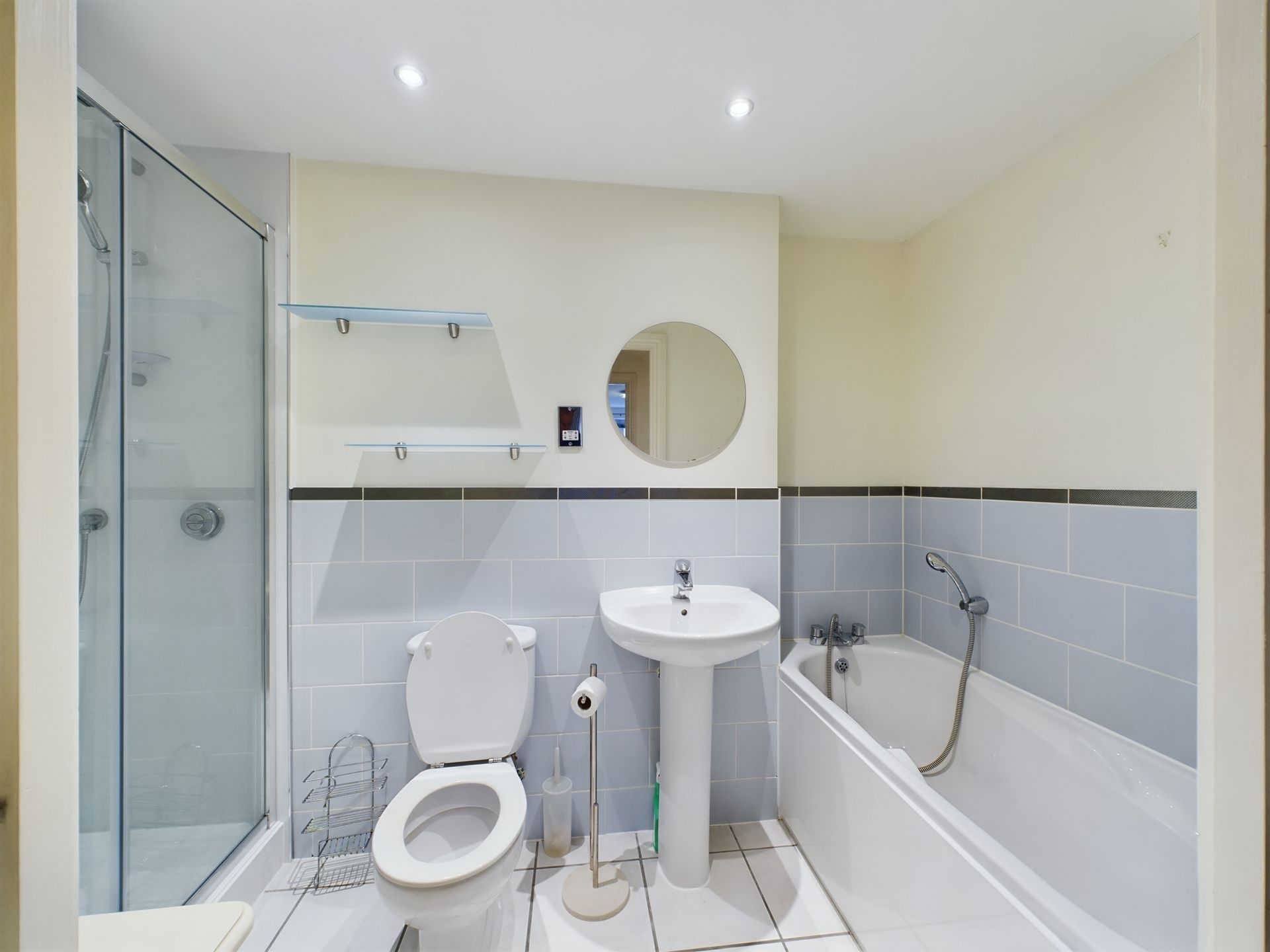 bathroom furnished flat to rent reading