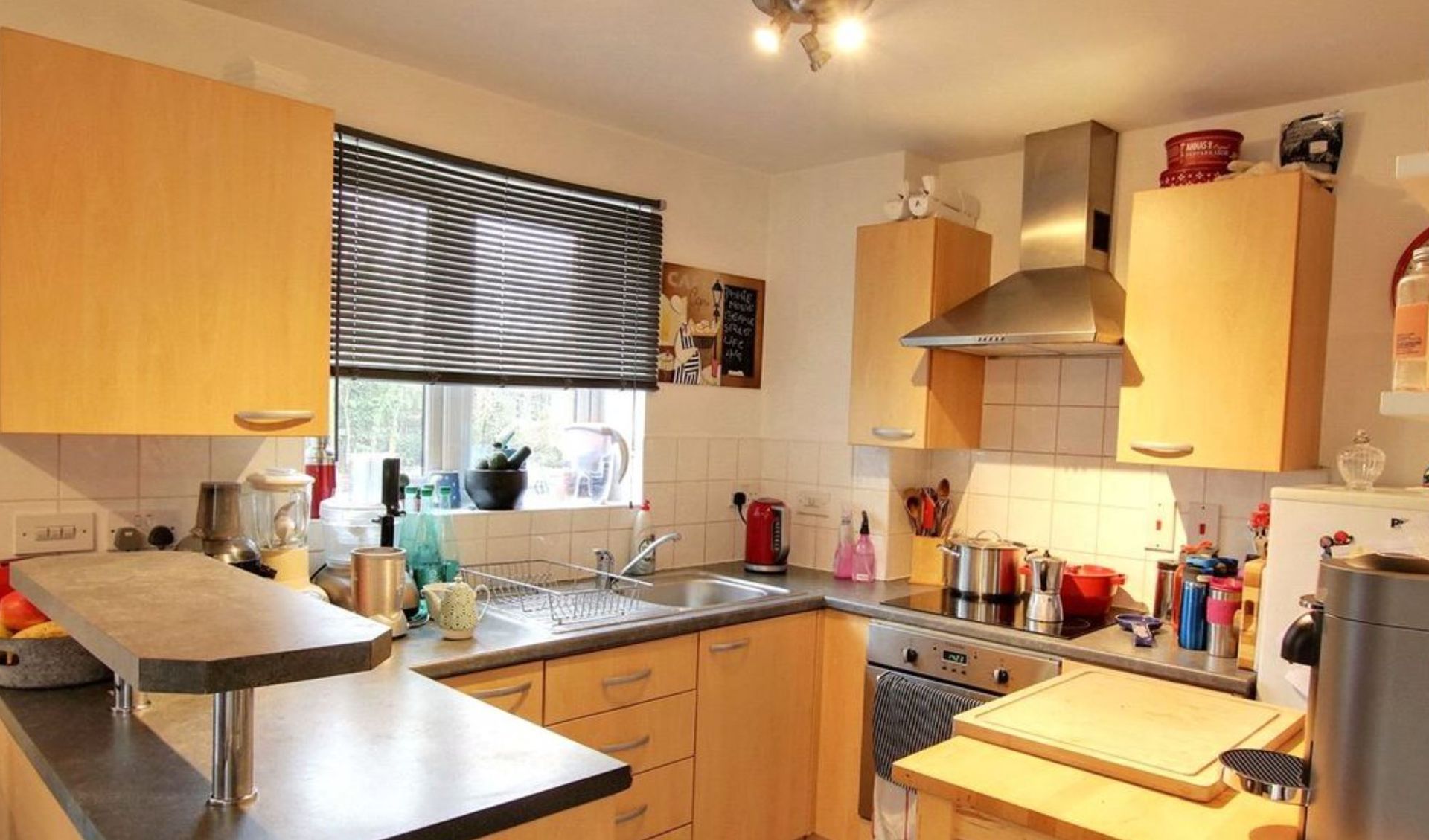 2 bed 2 bath flat to rent in reading kitchen