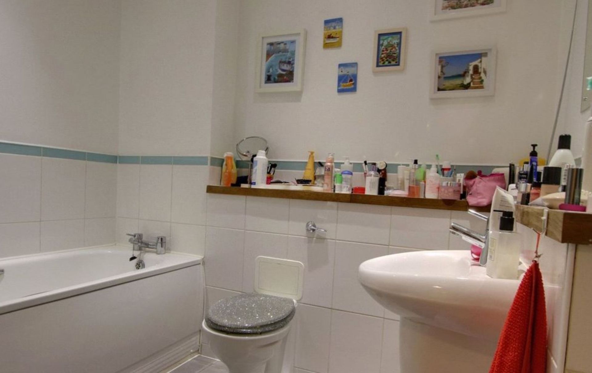 2 bed 2 bath flat to rent in reading bathroom