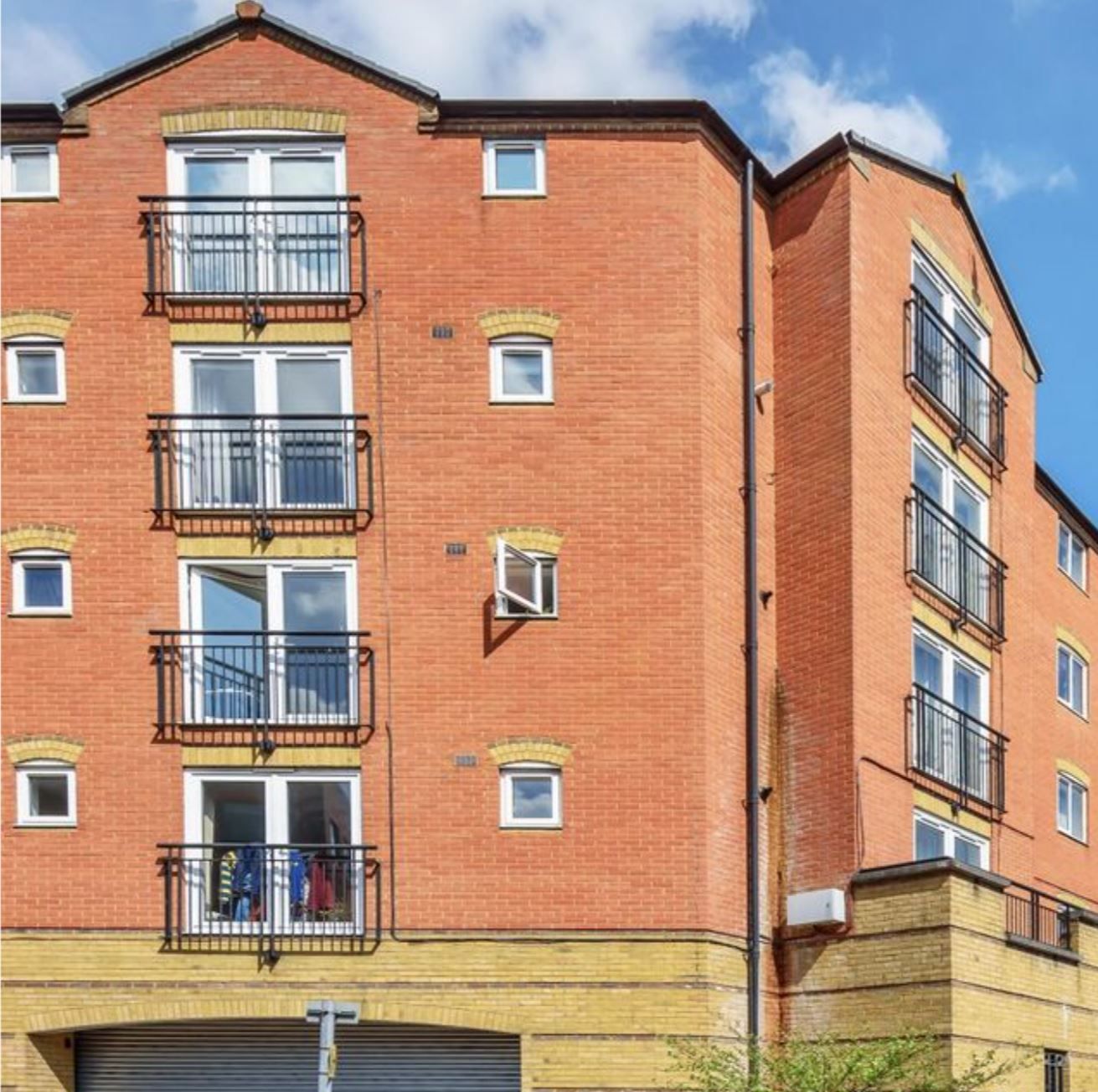 FLAT TO RENT IN READING
