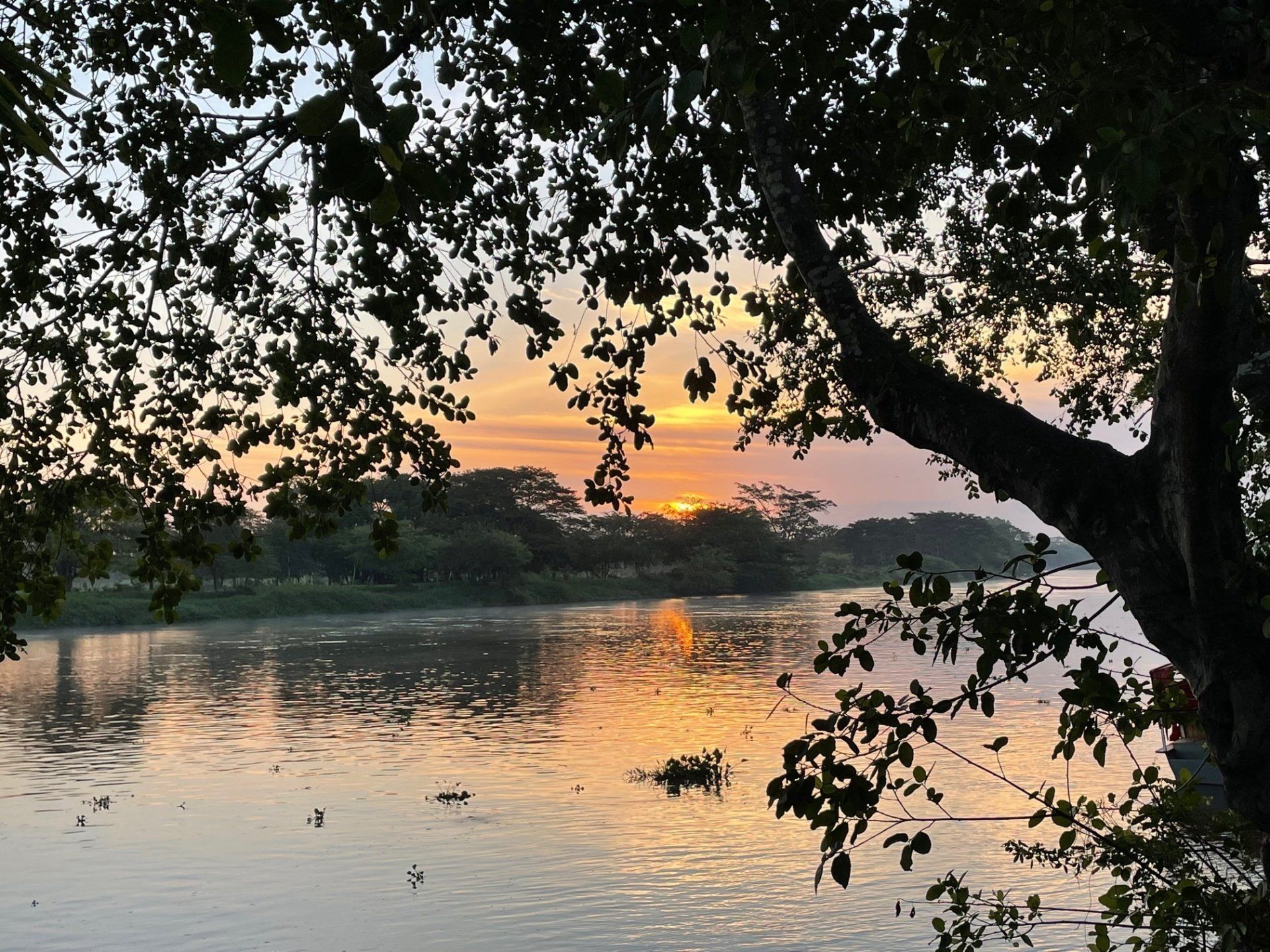 Atardecer en el Río Magdalena