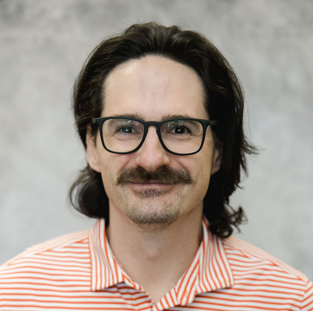 An eagle dynamic solutions sign with an eagle on it