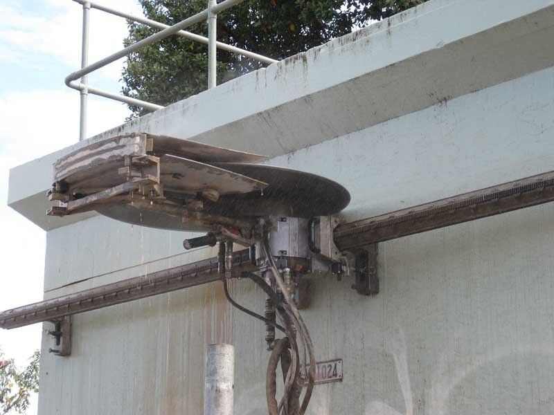 wall sawing on wall