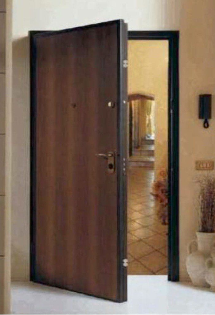 Porta blindata aperta