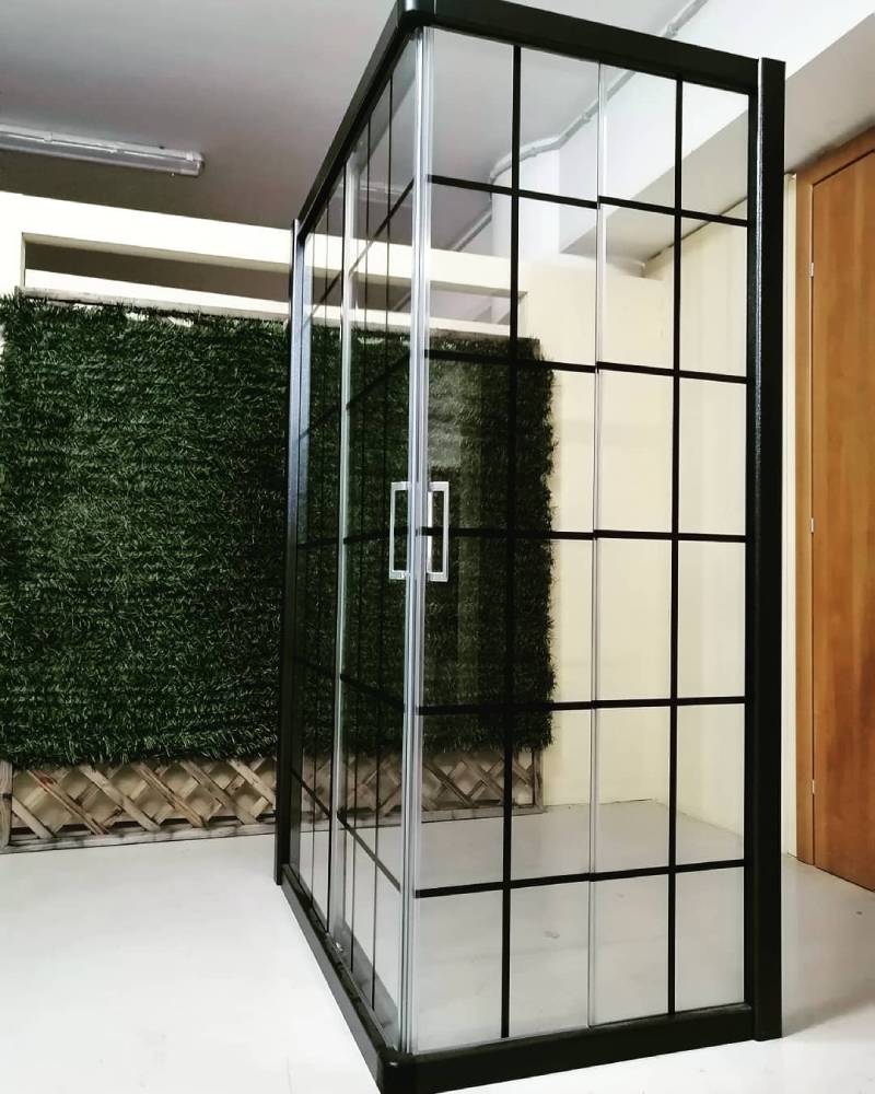 Box doccia a riquadri