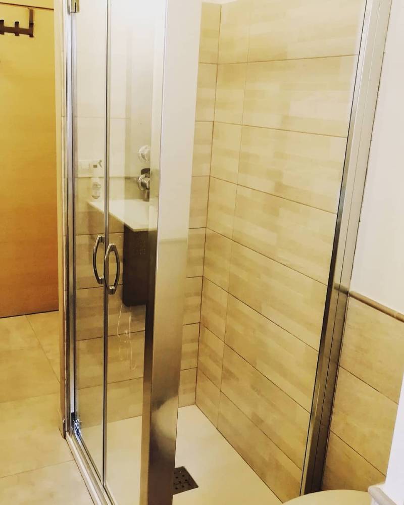 Box doccia vetro e acciaio