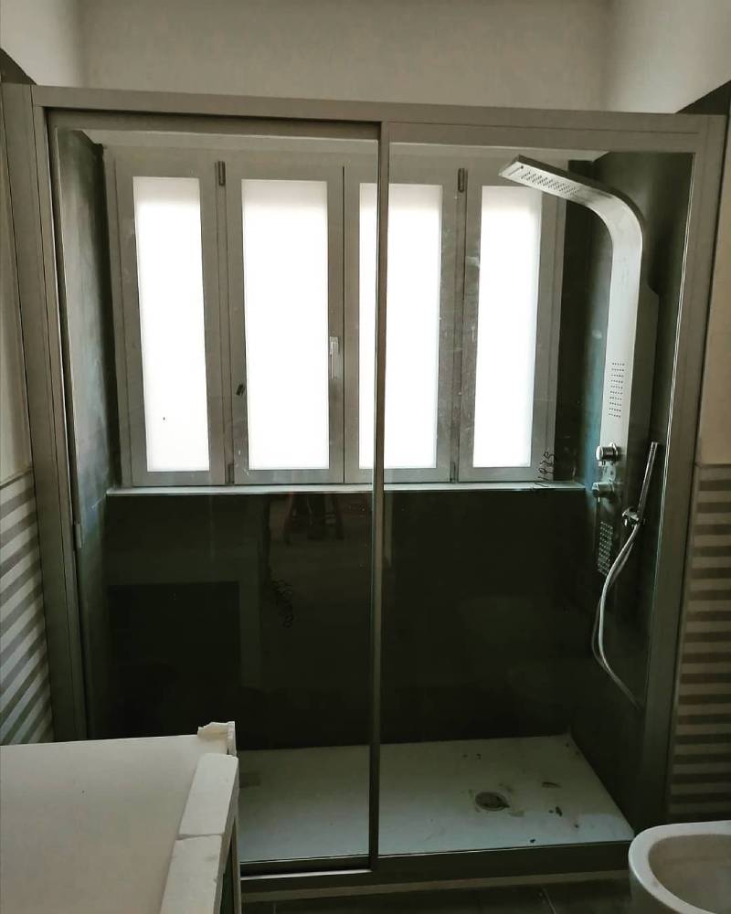 box doccia e finestra