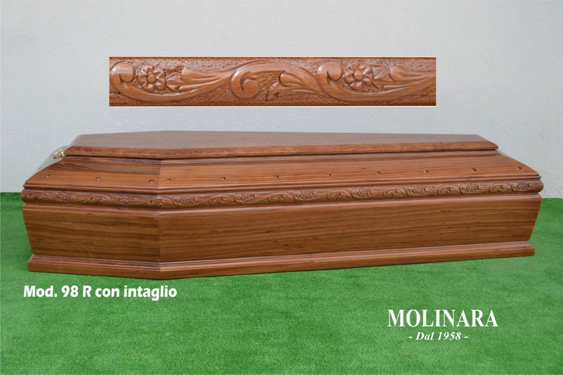 Cofano in legno con intaglio