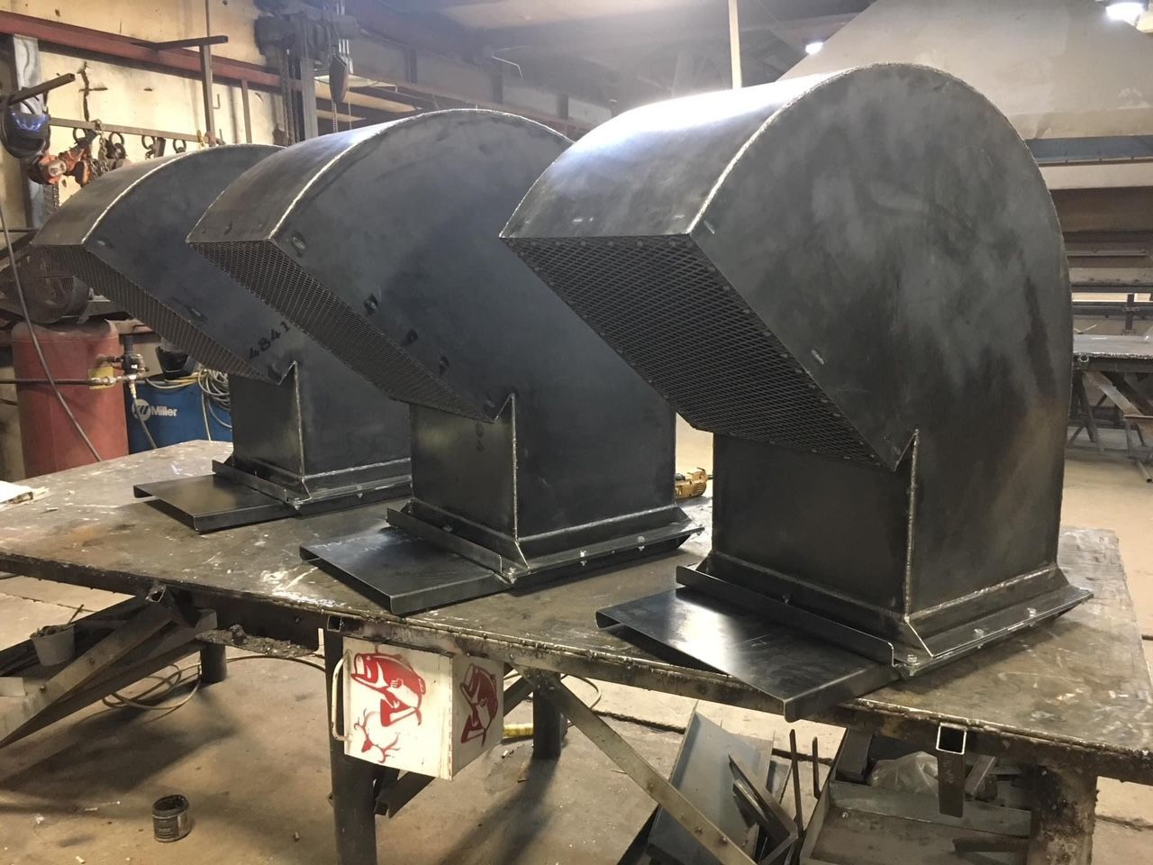 a bunch of metal pipes are sitting on a table