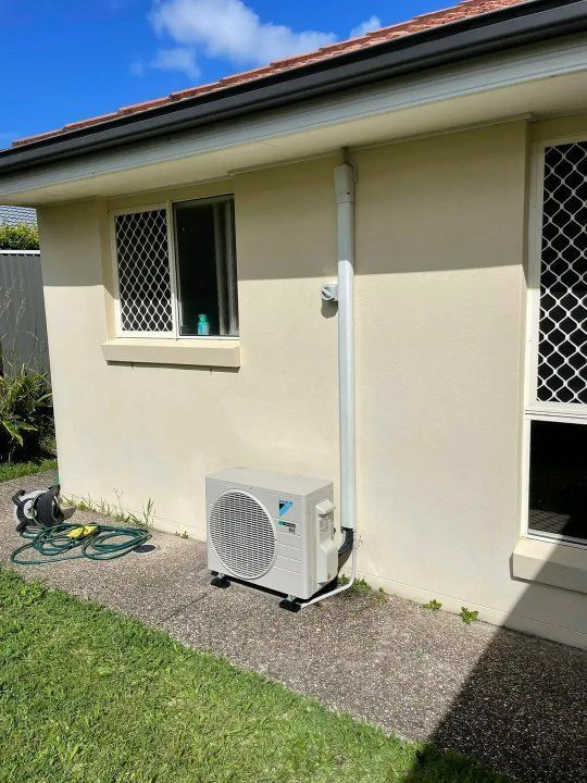 Exterior of House With Air Conditioning Unit — Hinterland Air Conditioning Sunshine Coast in Palmwoods, QLD
