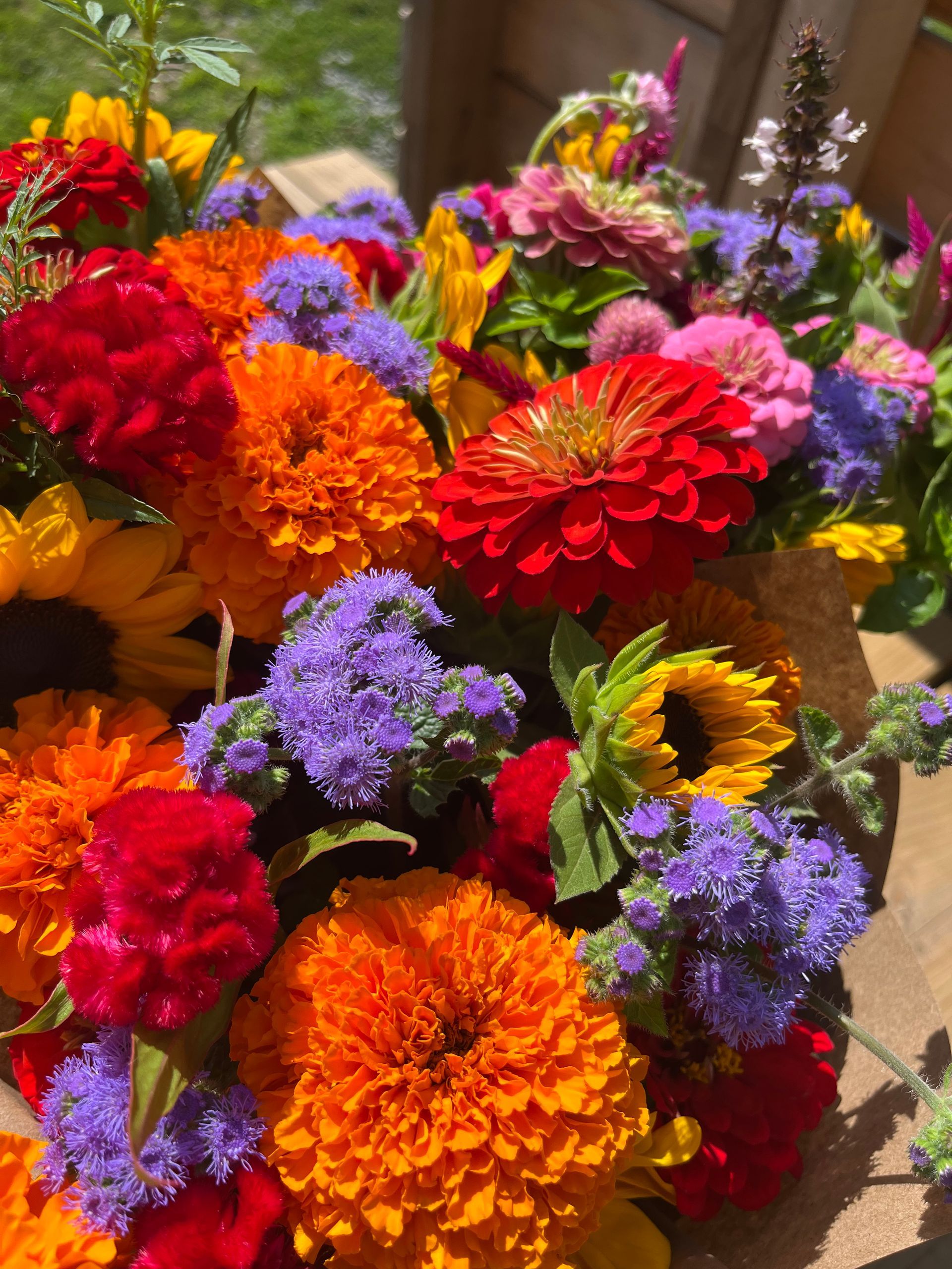 A bunch of colorful flowers are sitting on a table.