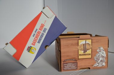 Caja de carton grande de colores 45x31x16 cm con remaches Les Cahiers