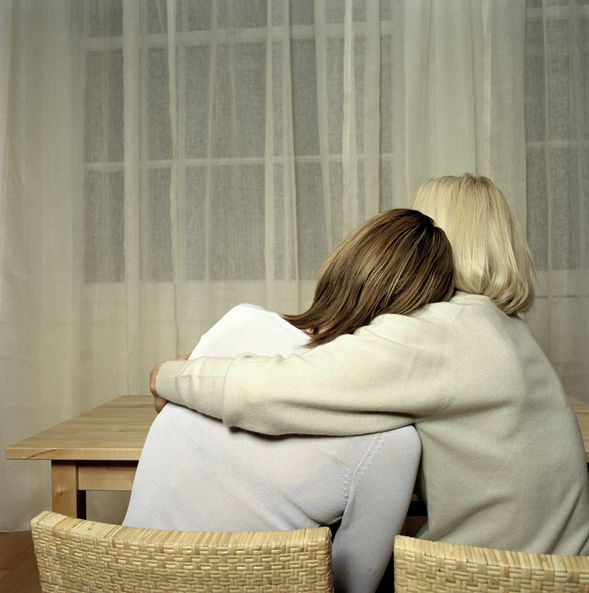 carro funebre davanti a una chiesa