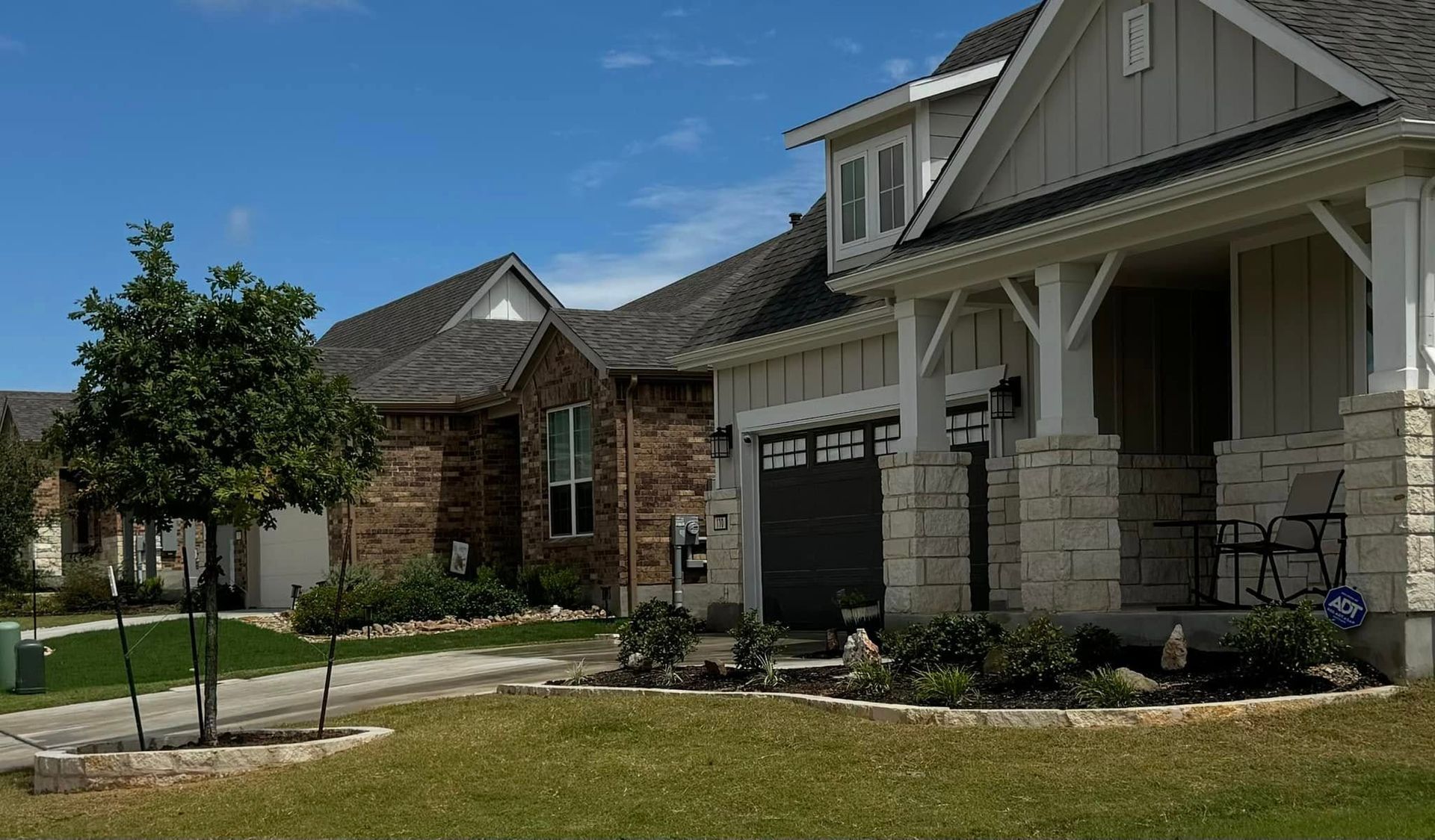 A row of houses are lined up in a residential area