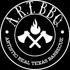 O logotipo do art bbq artístico real texas barbecue é branco sobre fundo preto.