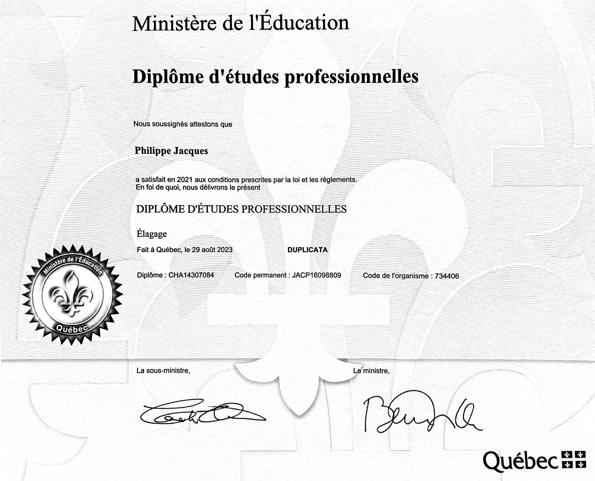 Une image en noir et blanc d'un diplôme du Québec.