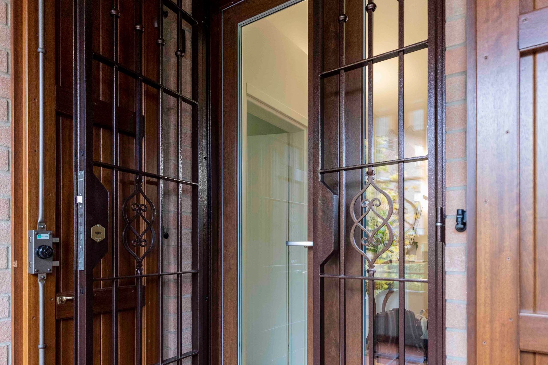 porta finestra con grate esterne