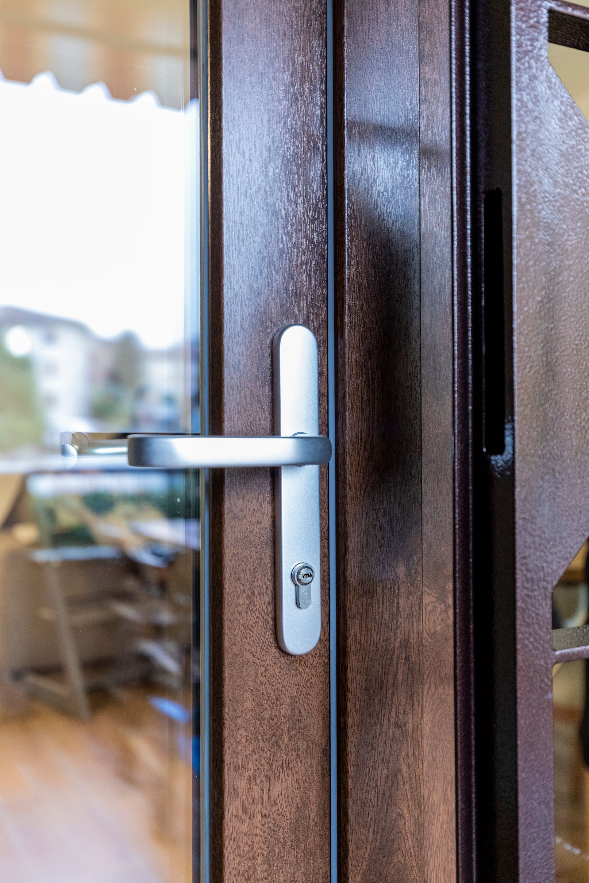 dettaglio maniglia porta finestra in legno