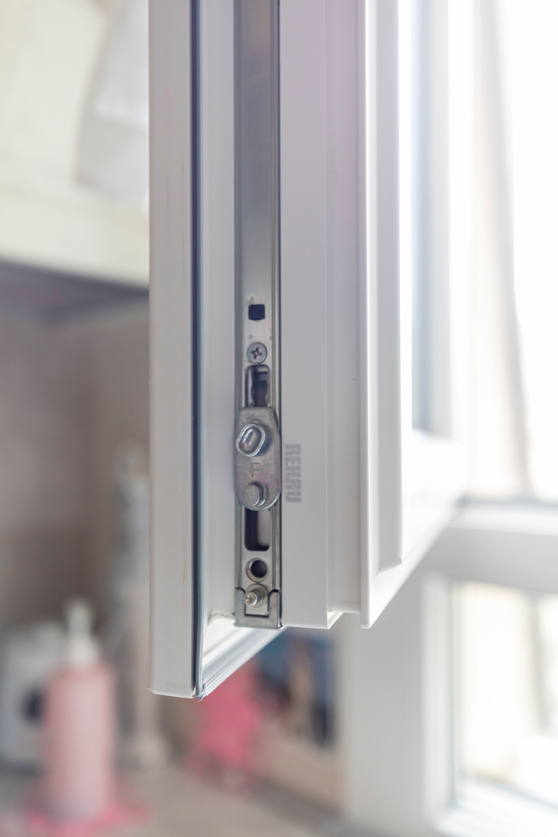 dettaglio meccanismo di apertura e chiusura finestra