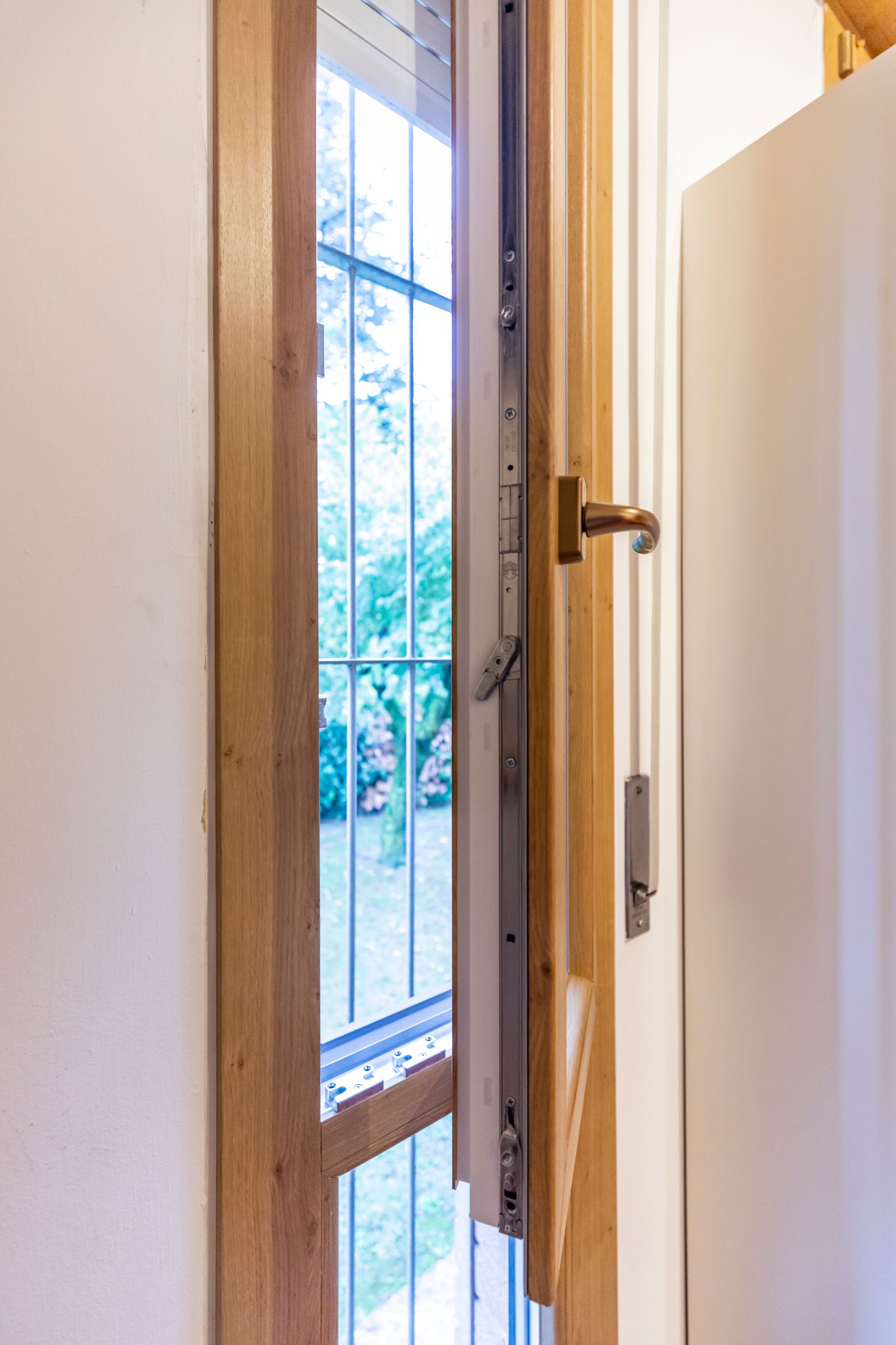 finestra slim con grate