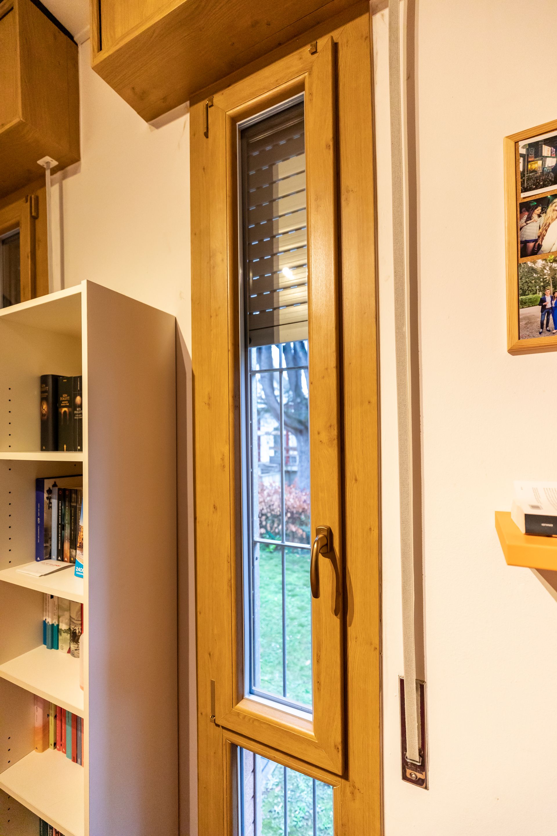 finestra slim con libreria