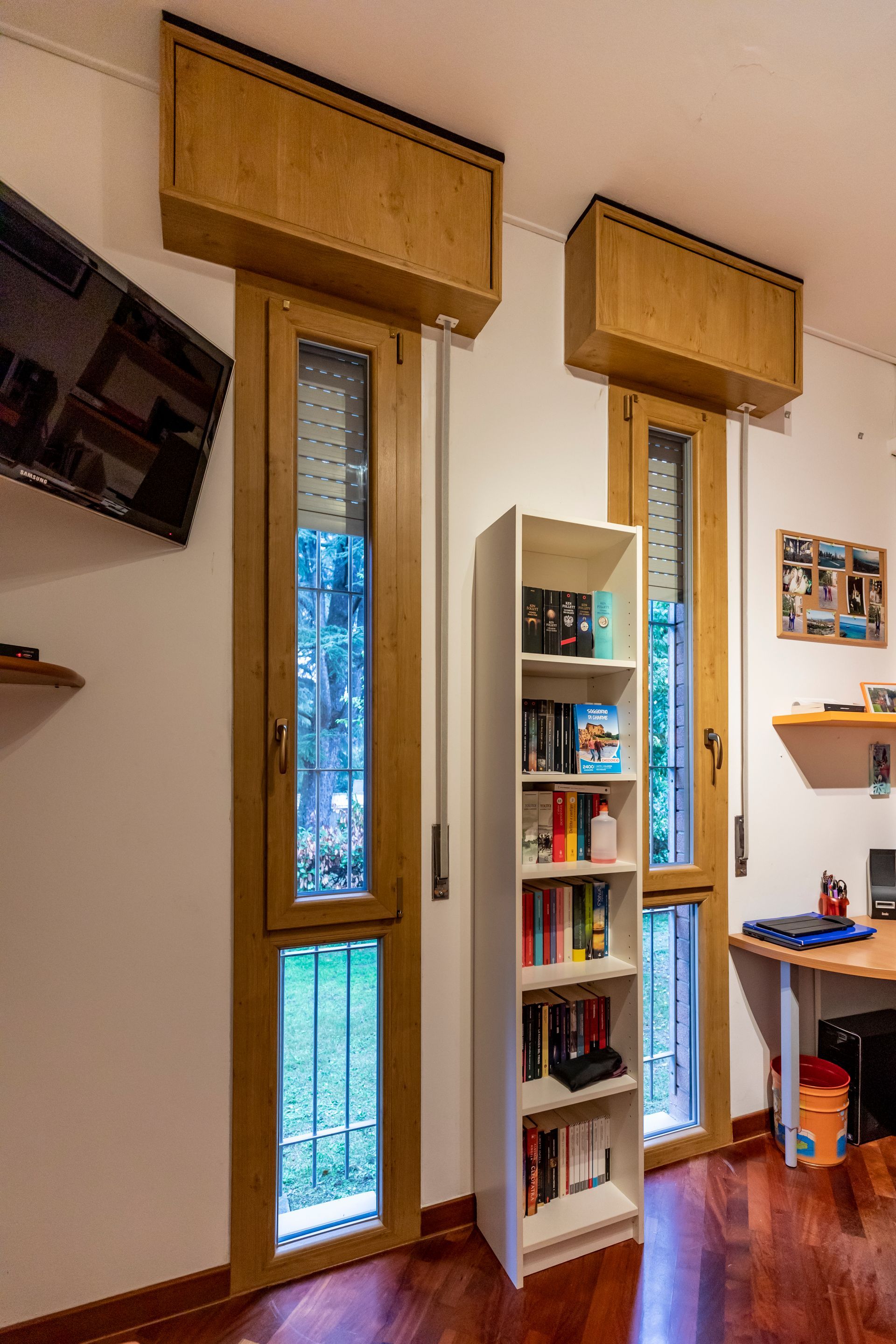 finestre slim in camera da letto