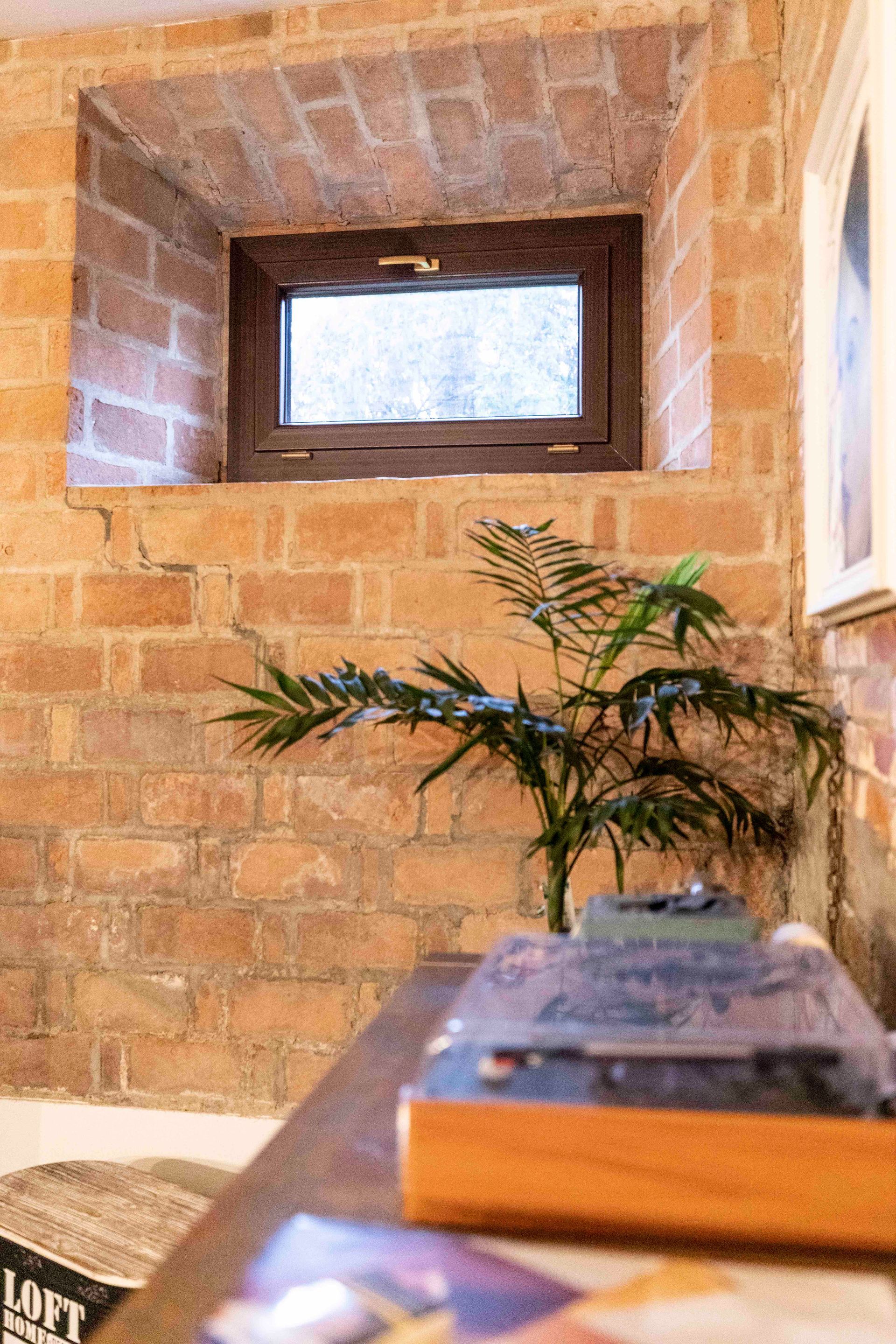 piccola finestra in legno