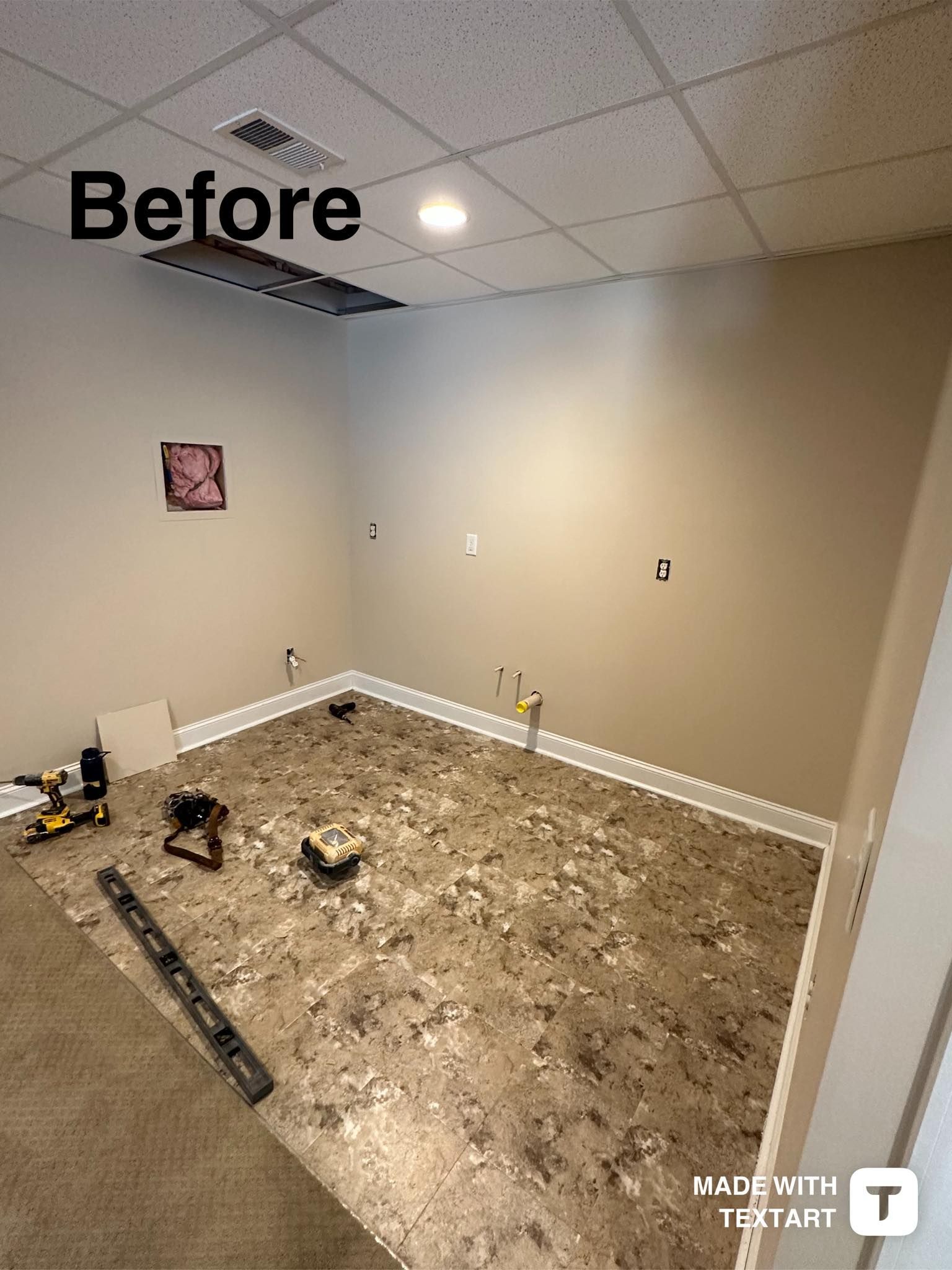 A picture of a room before being remodeled.