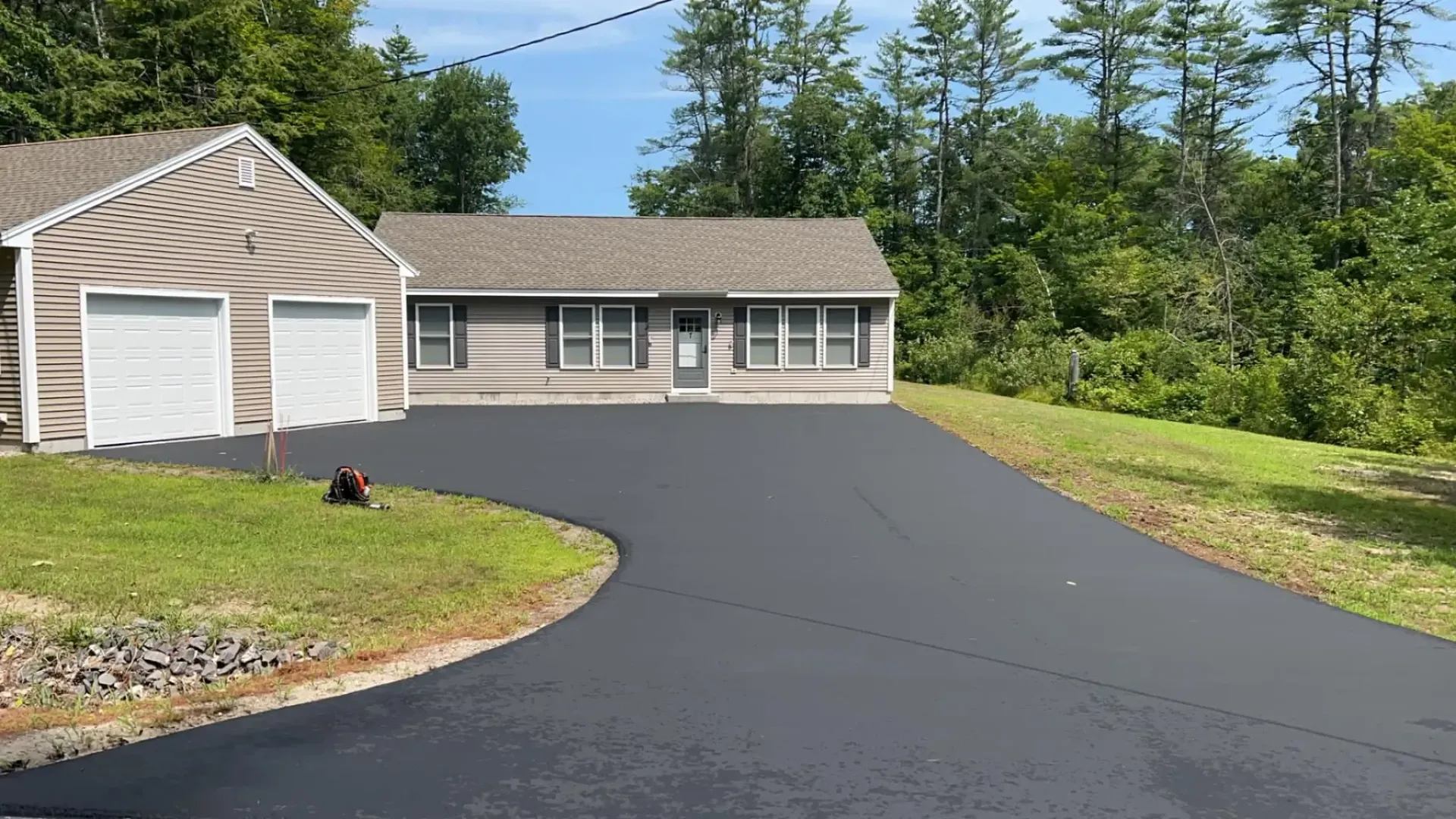 Residential sealcoating driveway in Southern maine