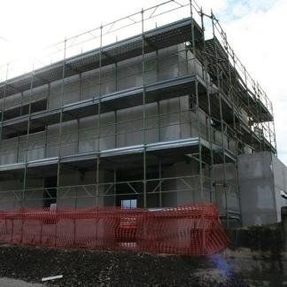 Ponteggi e impalcature su un edificio