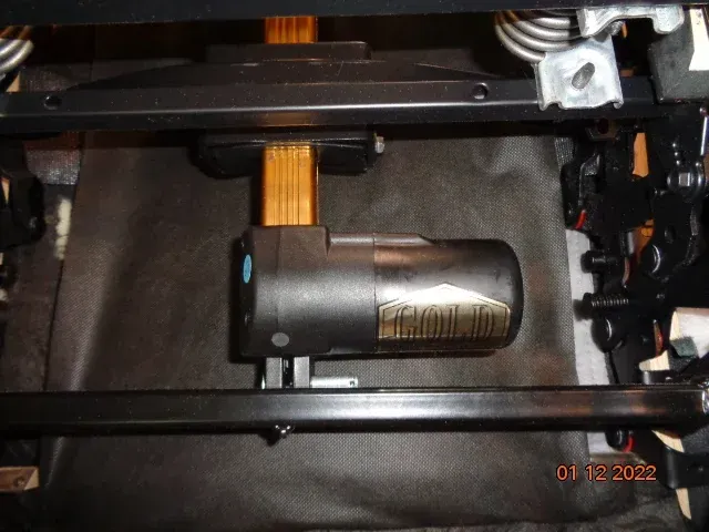 A black motor is sitting on top of a black cushion.