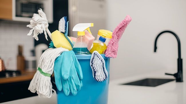 Cleaning Supplies at Home for cleaning window blinds