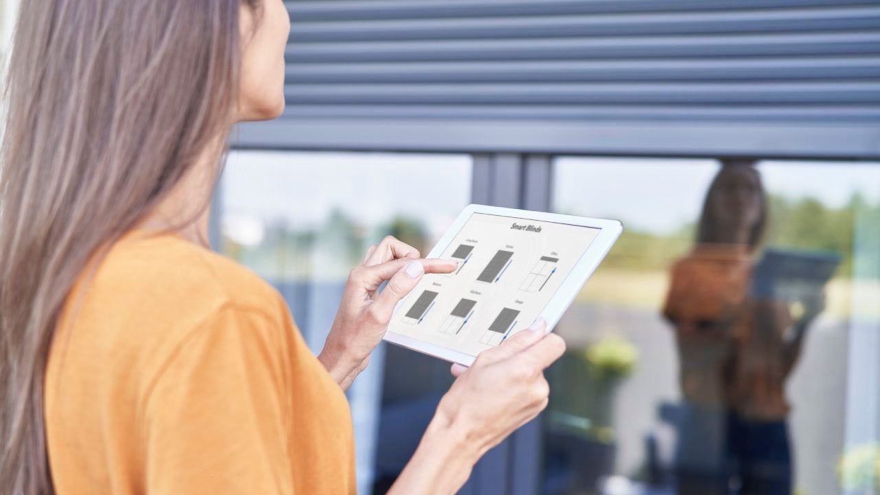 Smart Window Treatments: Smart Glass & Motorized Options