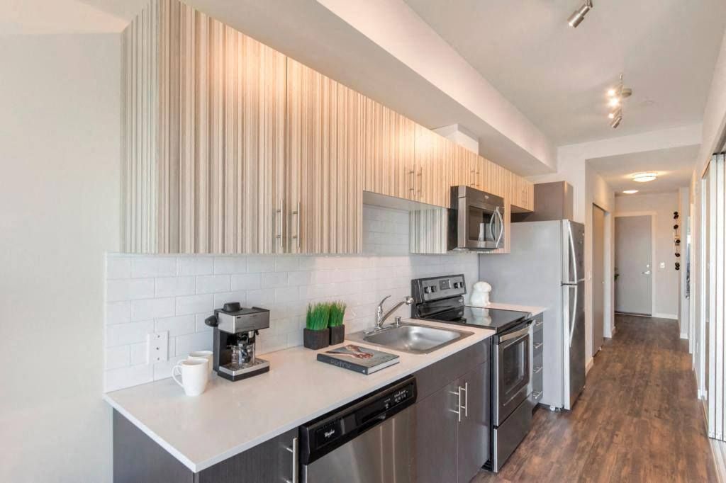 Vive kitchen Apartments in Seattle, WA