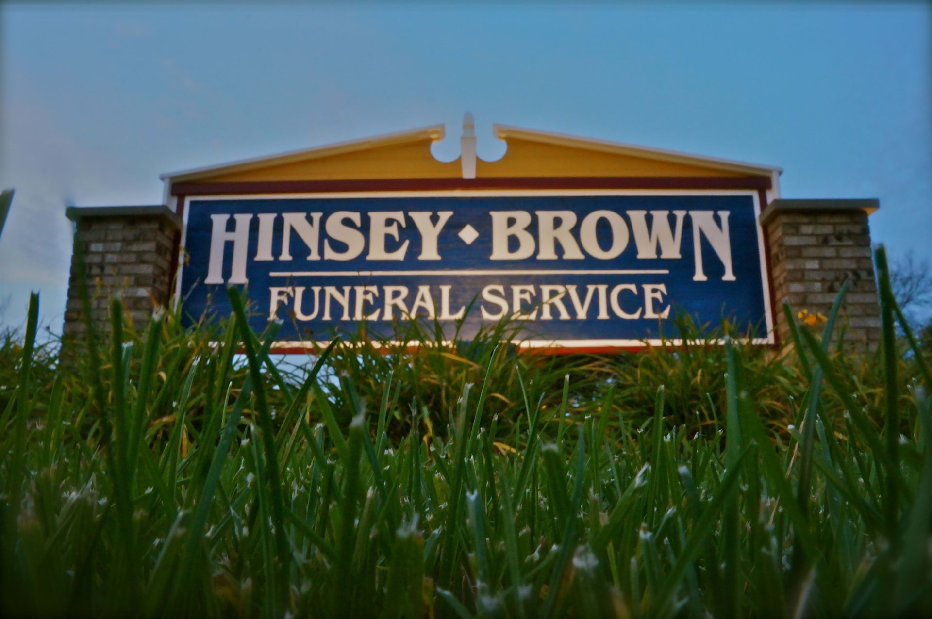 outer sign of hinsey brown funeral home