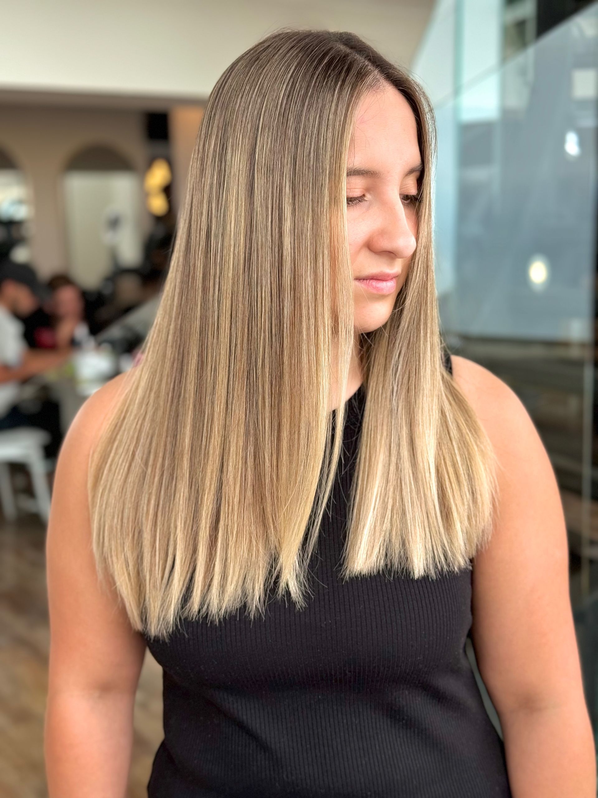 Balayage full blonde con tonos dorados