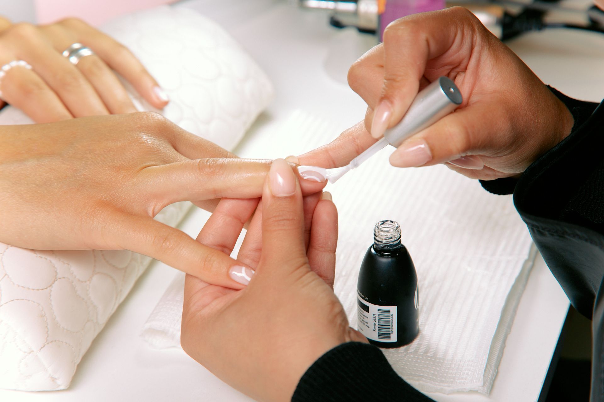 Manicura hecha por una de nuestras profesionales en Creative Salon Viña del Mar