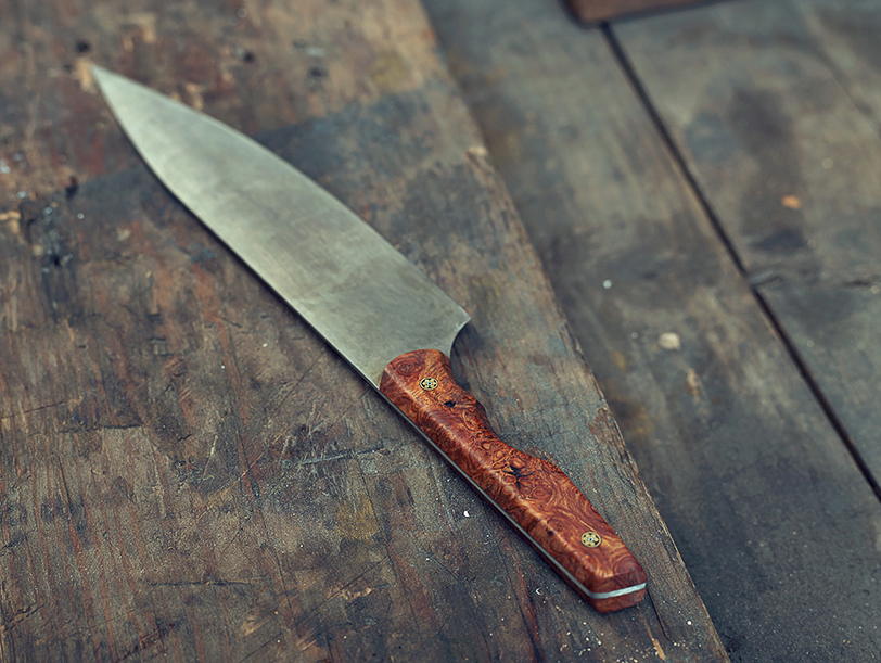 BEN EDMONDS' HAND-CRAFTED BLOK KNIVES FUSE CARBON STEEL WITH WOOD