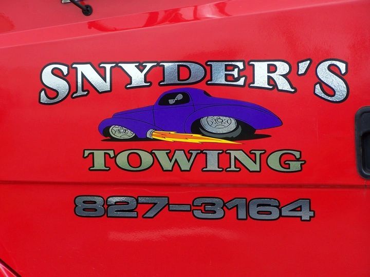Red Snyder's Towing Truck — Springfield, MO — Stripes and Stuff Graphics